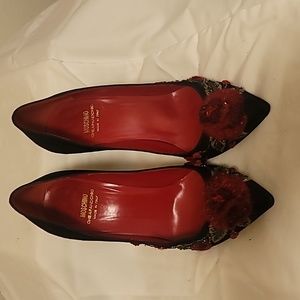 MOSCHINO VINTAGE CHEAPANDCHIC 💯AUTHENTHIC EMBELLIISHED FLORAL PUMP SIZE 37 PRE-